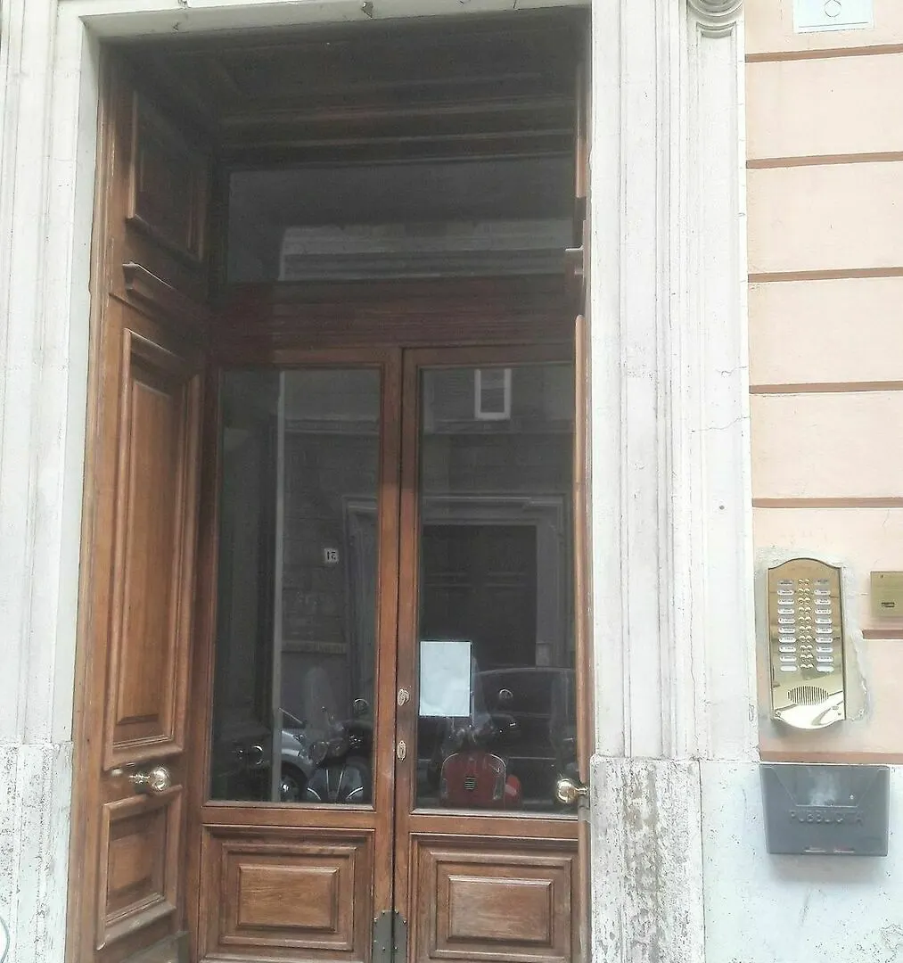 Tesoro Guesthouse Рим Отель