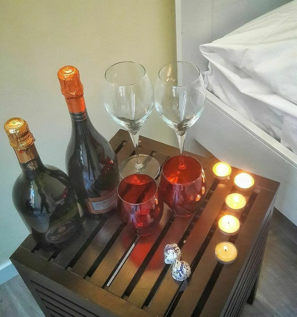Tesoro Guesthouse Рим 0*,  Италия